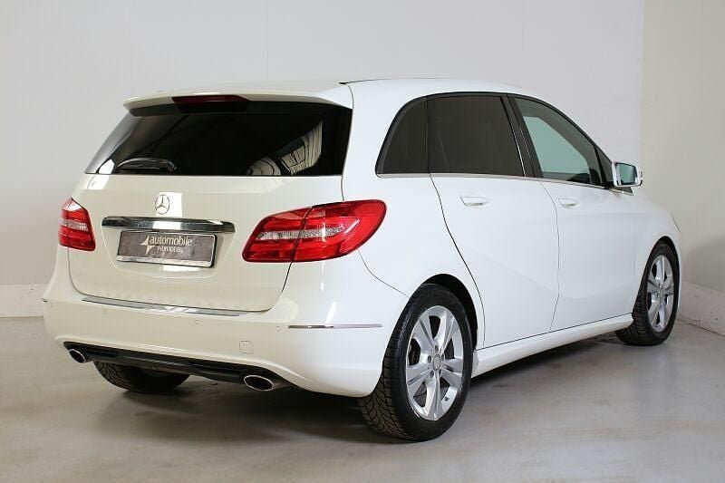 Gebraucht Mercedes B220 184 PS (135 kW) 2013 Weiß Van / Kleinbus