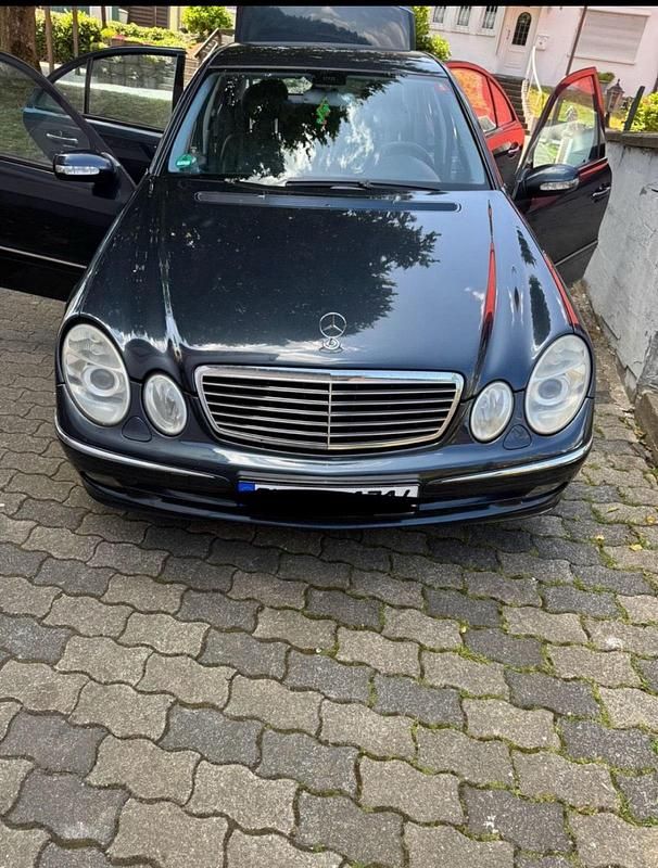Andere farben Gebraucht 2004 Mercedes E320 Limousine | 3.500 € - Bild 1/4