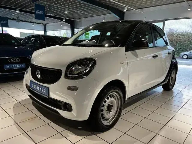 Używany Smart ForFour Basis 71 KM (52 kW) 2019 Biały Hatchback