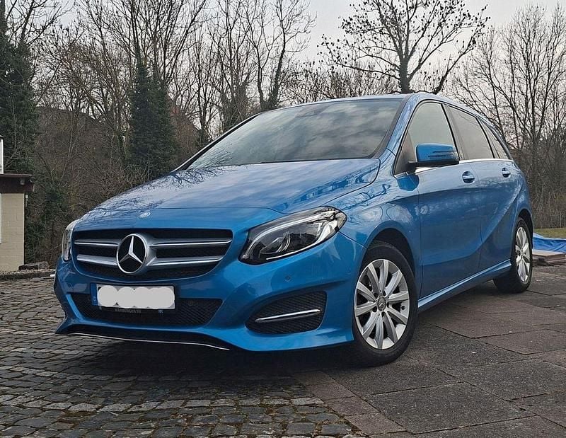Gebraucht Mercedes B200 Urban 156 PS (114 kW) 2015 Blau Van / Kleinbus