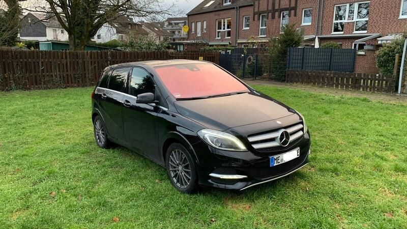 Gebraucht Mercedes B250e 131 kW (179 PS) 2017 Schwarz Van / Kleinbus