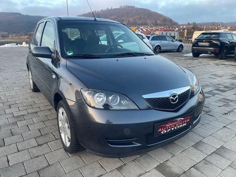 Grau Gebraucht 2007 Mazda 2 Active Kleinwagen | 2.400 € (Fairer Preis) - Bild 1/4