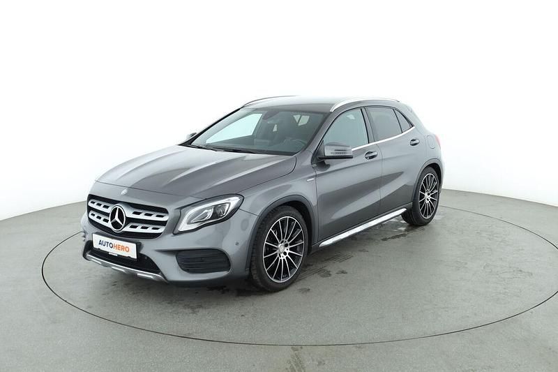 Grau Gebraucht 2017 Mercedes GLA200 AMG line SUV | 21.670 € (Etwas zu teuer) - Bild 1/3