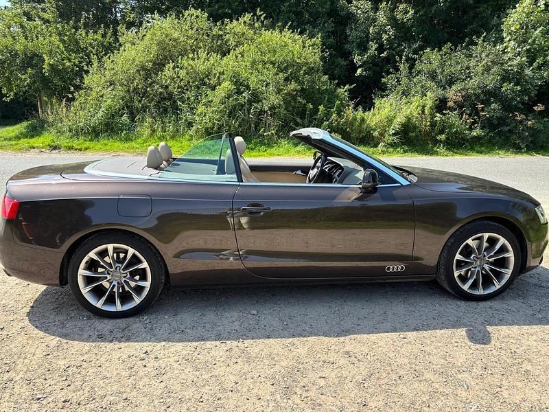 Braun Gebraucht 2013 Audi A5 Cabriolet Cabrio | 18.000 € - Bild 1/4