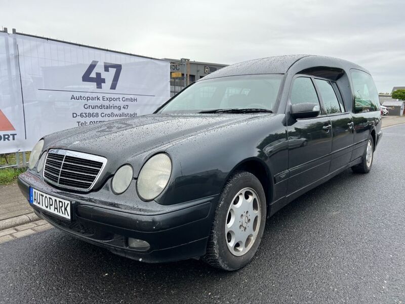 Schwarz Gebraucht 2003 Mercedes E220 Kombi | 8.900 € - Bild 1/4