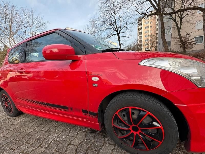 Gebraucht Suzuki Swift 94 PS (69 kW) 2012 Rot Kleinwagen