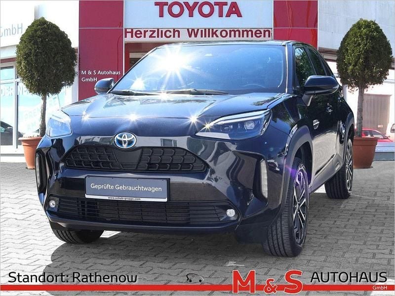 Schwarz Gebraucht 2022 Toyota Yaris Cross Team SUV | 23.990 € (Fairer Preis) - Bild 1/4