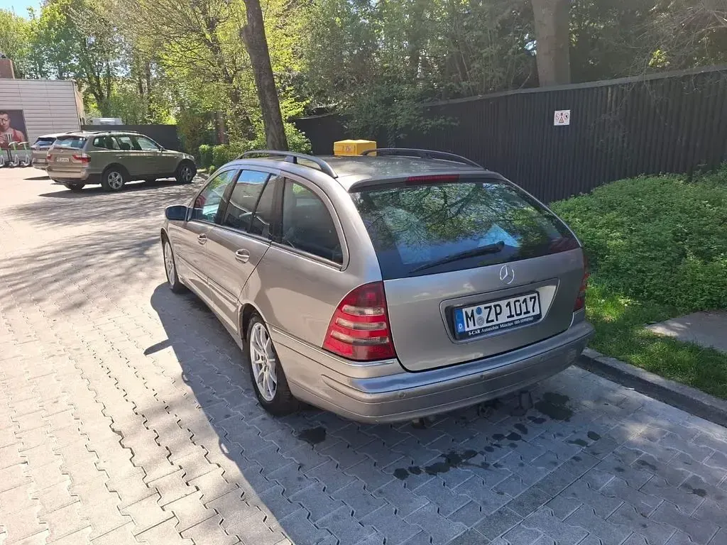 Second-hand Mercedes C220 Avantgarde 150 CP (110 kW) 2004 Gri Berlinǎ