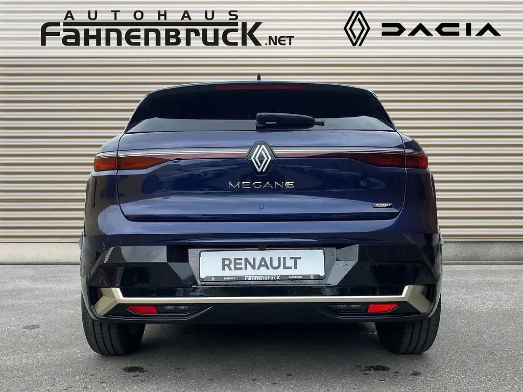 Nowe Renault Megane E-Tech Iconic 160 kW (218 KM) 2025 Niebieski Sedan/Limuzyna