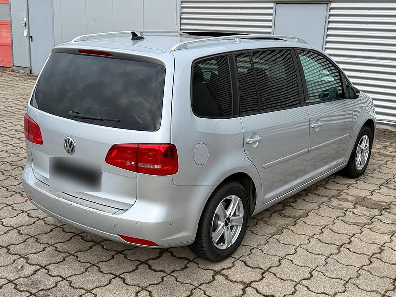 Gebraucht VW Touran Style 105 PS (77 kW) 2012 Silber Van / Kleinbus