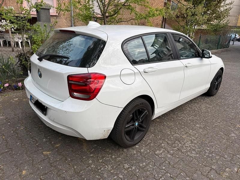 Gebraucht BMW 114 102 PS (75 kW) 2015 Weiß Kleinwagen