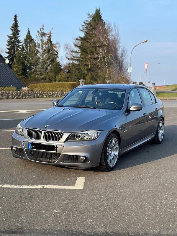 Grau Gebraucht 2010 BMW 325 Shadowline Limousine | 9.750 € (Fairer Preis) - Bild 1/4
