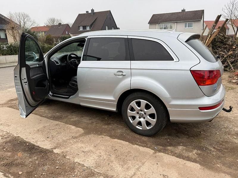 Grau Gebraucht 2008 Audi Q7 SUV | 5.500 € (Superpreis) - Bild 1/4