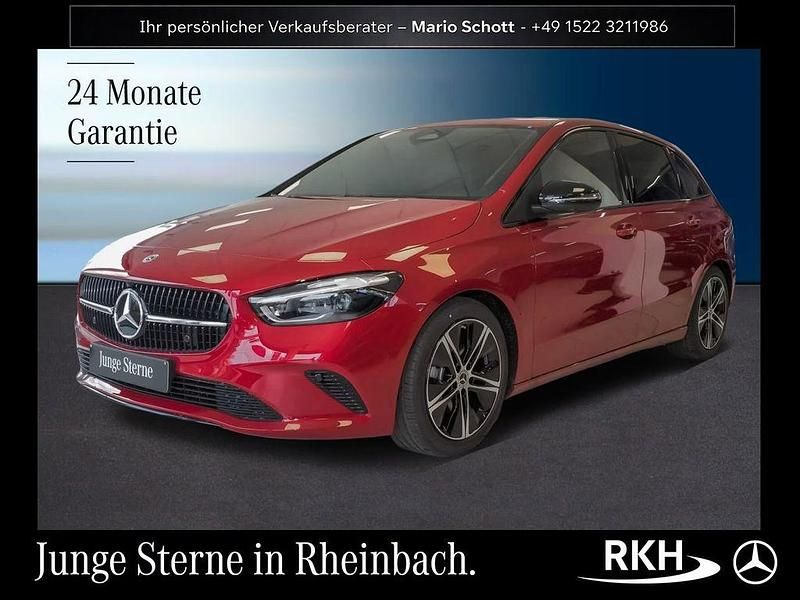 Gebraucht Mercedes B200 Progressive 163 PS (119 kW) 2026 Rot Van / Kleinbus