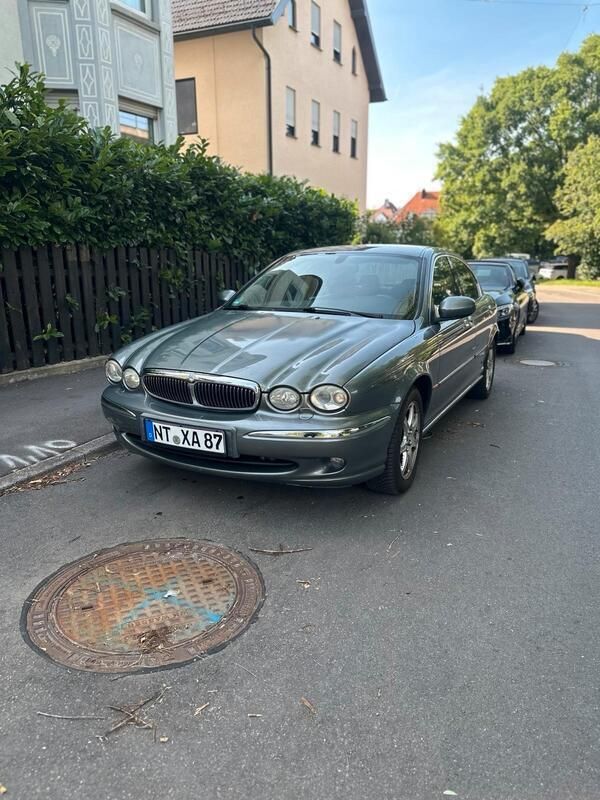 Grau Gebraucht 2002 Jaguar X-type Limousine | 4.000 € (Fairer Preis) - Bild 1/4