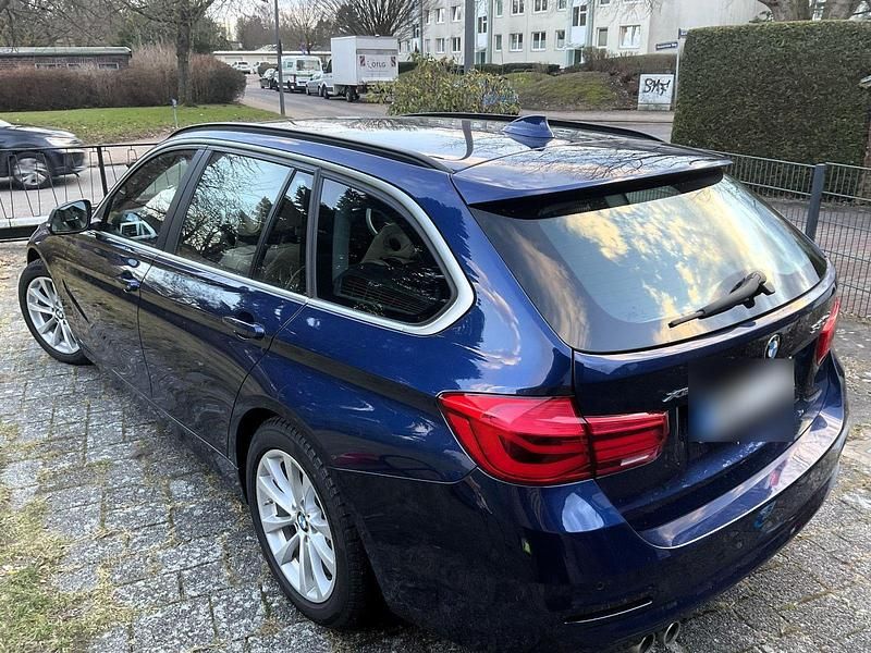 Gebraucht BMW 330 Advantage 258 PS (189 kW) 2018 Blau Kombi