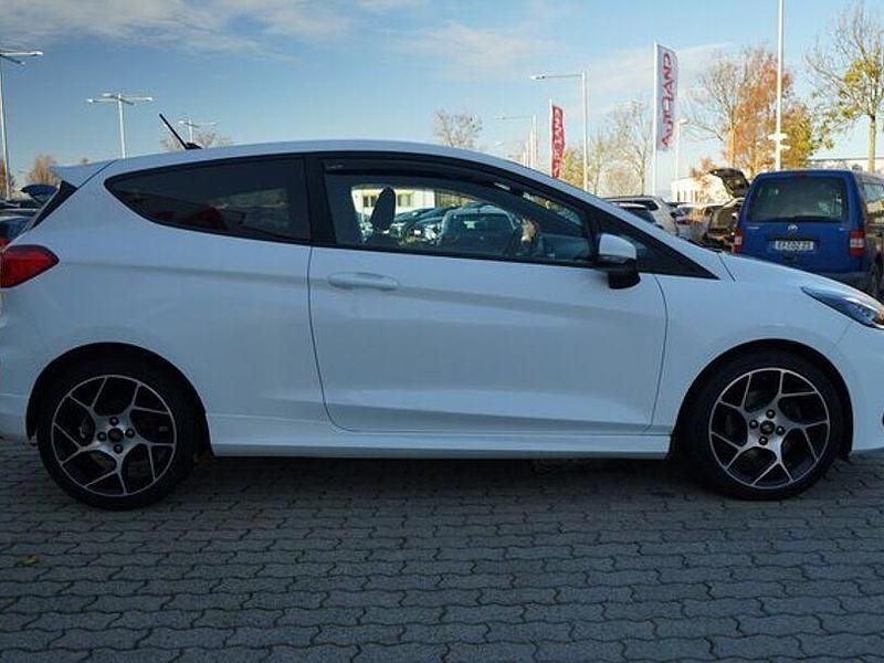 Gebraucht Ford Fiesta Ambiente 200 PS (147 kW) 2020 Weiß Limousine