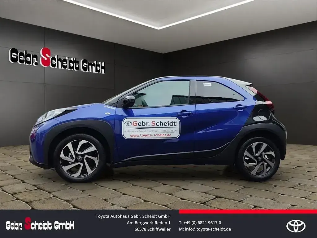 Gebraucht Toyota Aygo X 72 PS (52 kW) 2025 Juniper blue (8y8)/ black mica SUV