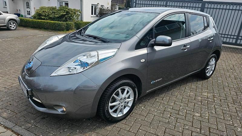 Gebraucht Nissan Leaf Tekna 80 kW (109 PS) 2016 Grau Kleinwagen
