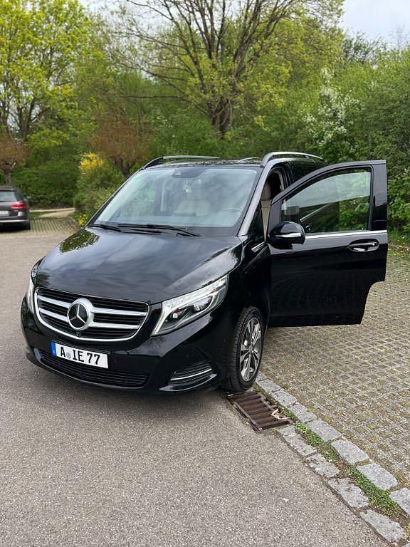 Schwarz Gebraucht 2015 Mercedes V250 Avantgarde Van / Kleinbus | 30.200 € (Teuer) - Bild 1/4