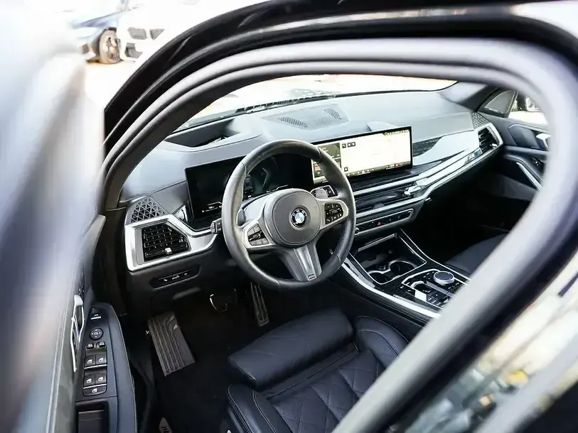 Gebraucht BMW X5 M Sport 352 PS (258 kW) 2025 Saphirschwarzmetallic SUV