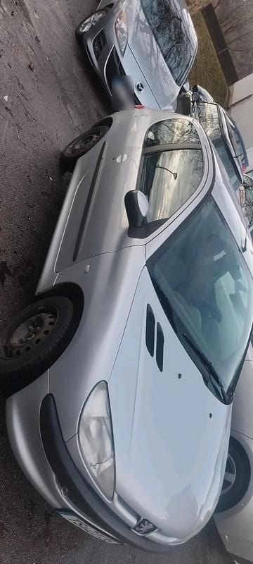 Gebraucht Peugeot 206 68 PS (50 kW) 2002 Grau Coupé