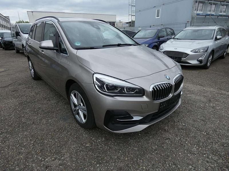 Silber Gebraucht 2022 BMW 220 Luxury Line Kombi | 17.990 € - Bild 1/4