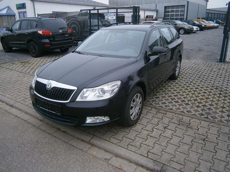 Schwarz Gebraucht 2011 Skoda Octavia Ambiente Kombi | 1.990 € (Superpreis) - Bild 1/4