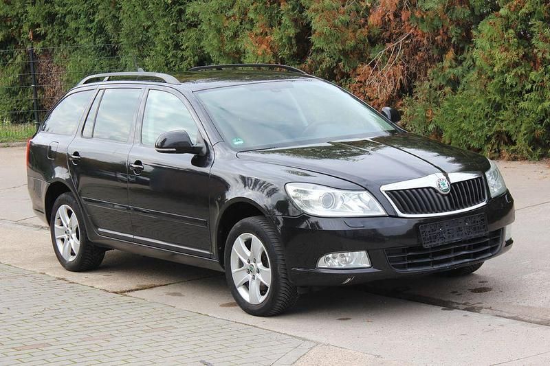Schwarz Gebraucht 2012 Skoda Octavia Elegance Kombi | 4.400 € (Superpreis) - Bild 1/4