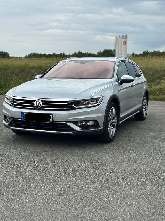Silber Gebraucht 2016 VW Passat Alltrack Kombi | 20.100 € (Guter Preis) - Bild 1/4