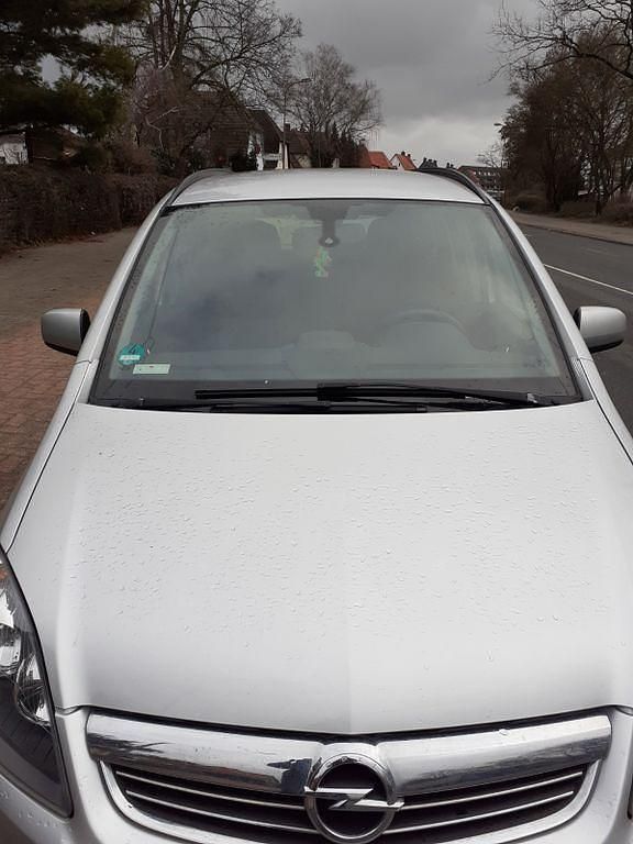 Gebraucht Opel Zafira Family 140 PS (102 kW) 2014 Silber Van / Kleinbus