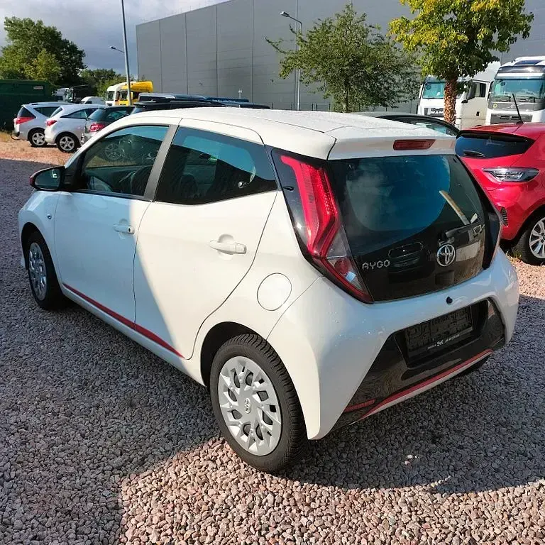 Gebraucht Toyota Aygo X-play 72 PS (52 kW) 2019 Weiß Kleinwagen