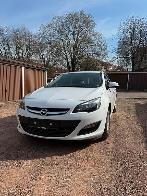 Gebraucht Opel Astra 115 PS (84 kW) 2014 Weiß Kombi