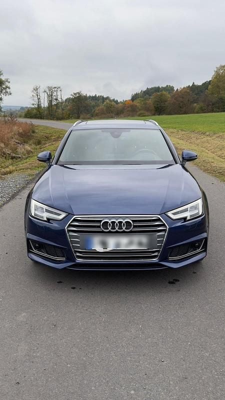 Blau Gebraucht 2019 Audi A4 Ambiente Kombi | 25.990 € (Teuer) - Bild 1/4