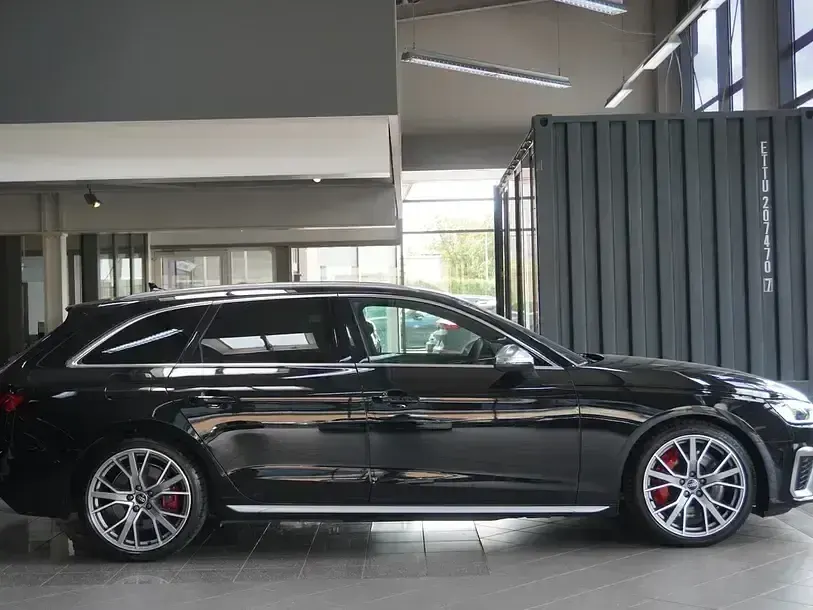 Gebraucht Audi S4 Ambiente 341 PS (250 kW) 2023 Mythosschwarz metallic (metallic) Kombi