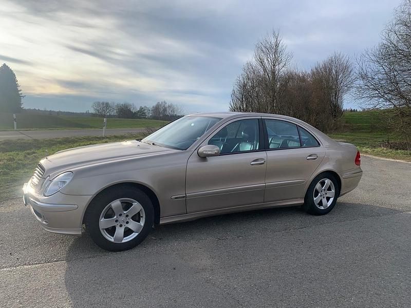 Usata Mercedes E320 204 CV (150 kW) 2003 Oro Berlina
