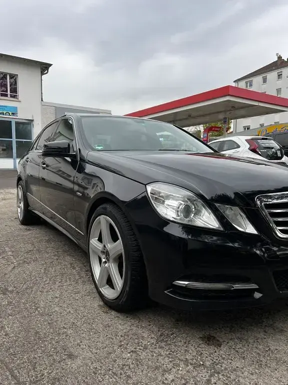 Gebraucht Mercedes E200 136 PS (100 kW) 2012 Schwarz Limousine