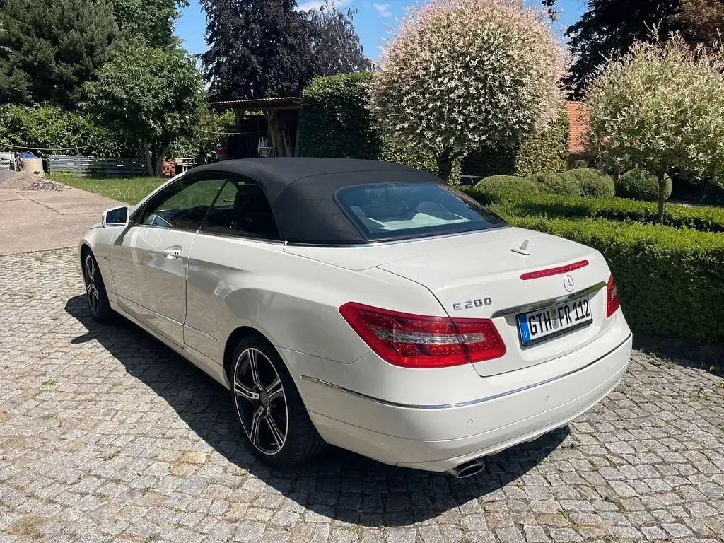 Gebraucht Mercedes E200 Avantgarde 184 PS (135 kW) 2012 Weiß Cabrio