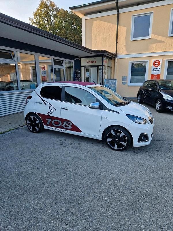 Weiß Gebraucht 2017 Peugeot 108 Allure Kleinwagen | 10.499 € - Bild 1/4