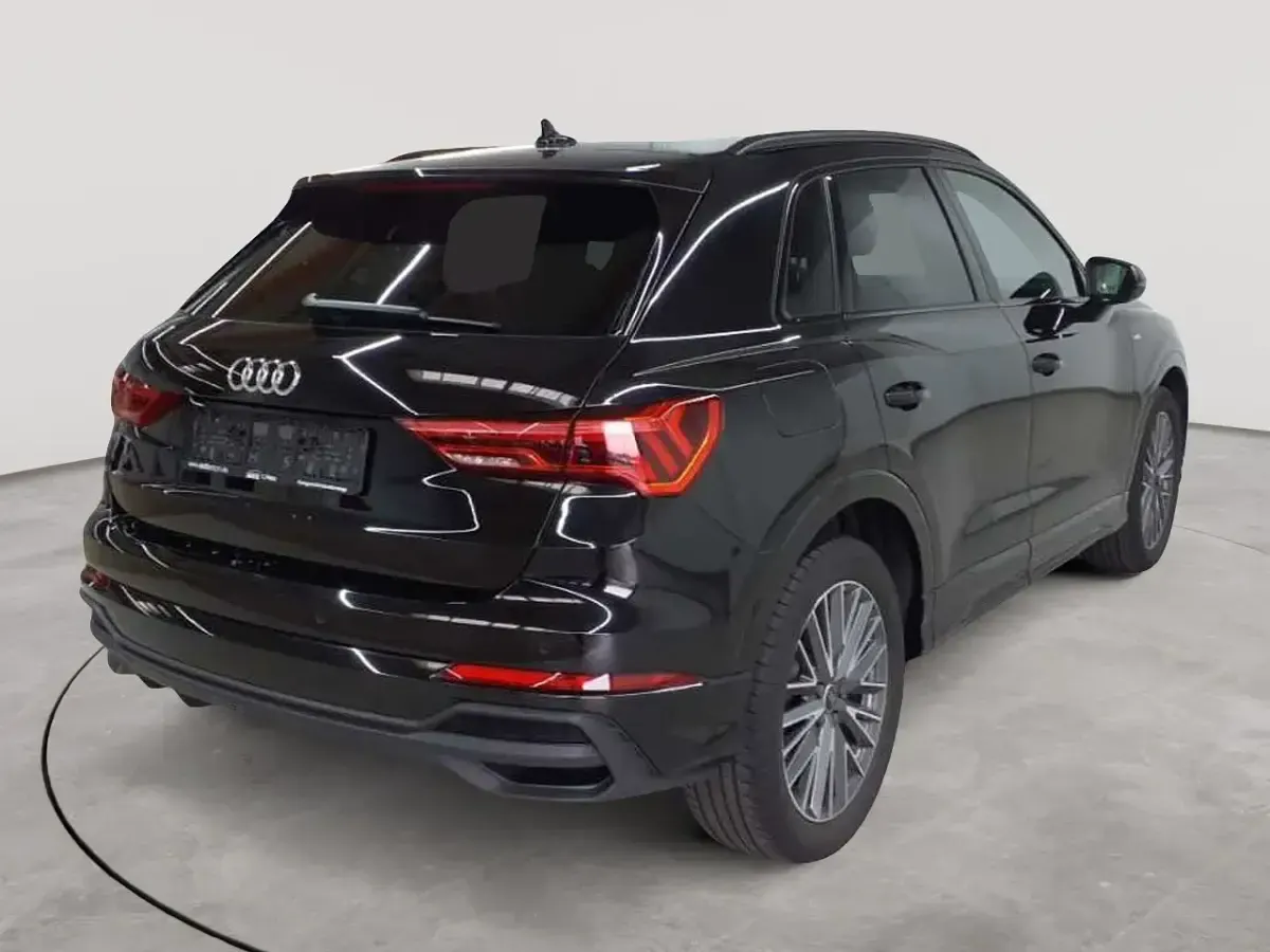 Gebraucht Audi Q3 S-Line 150 PS (110 kW) 2023 Mythosschwarz metallic SUV