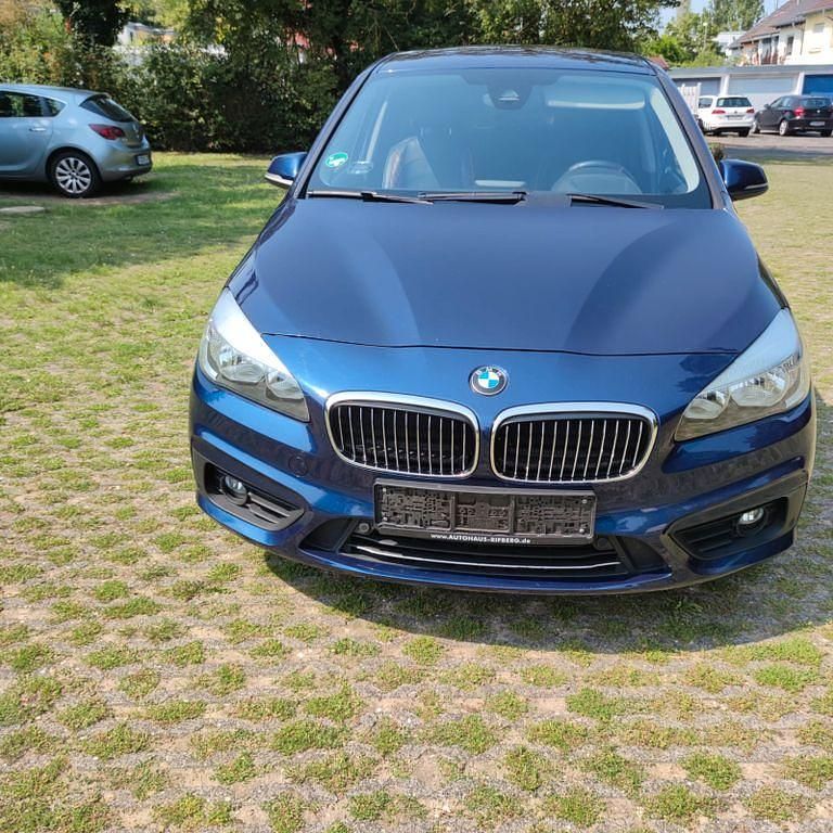 Blau Gebraucht 2015 BMW 218 Gran Tourer Advantage Van / Kleinbus | 9.495 € (Teuer) - Bild 1/4