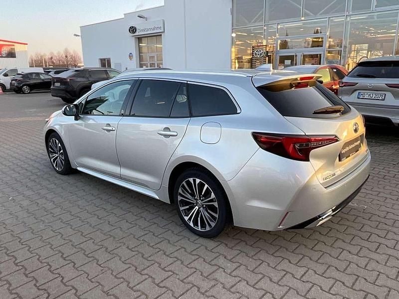 Gebraucht Toyota Corolla Team 140 PS (102 kW) 2025 Precious silver metallic Kombi