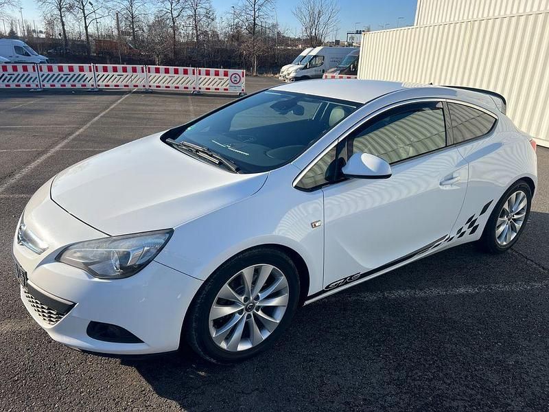 Gebraucht Opel Astra GTC Edition 170 PS (125 kW) 2014 Weiß Limousine