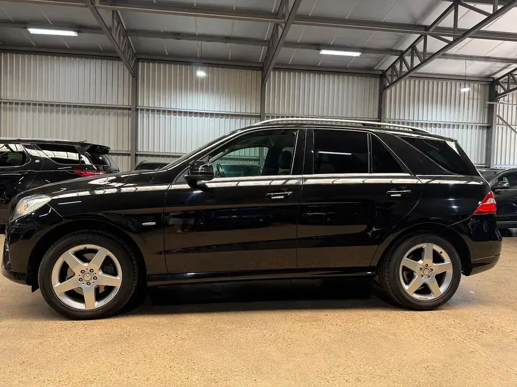 Gebraucht Mercedes ML250 204 PS (150 kW) 2012 Schwarz SUV