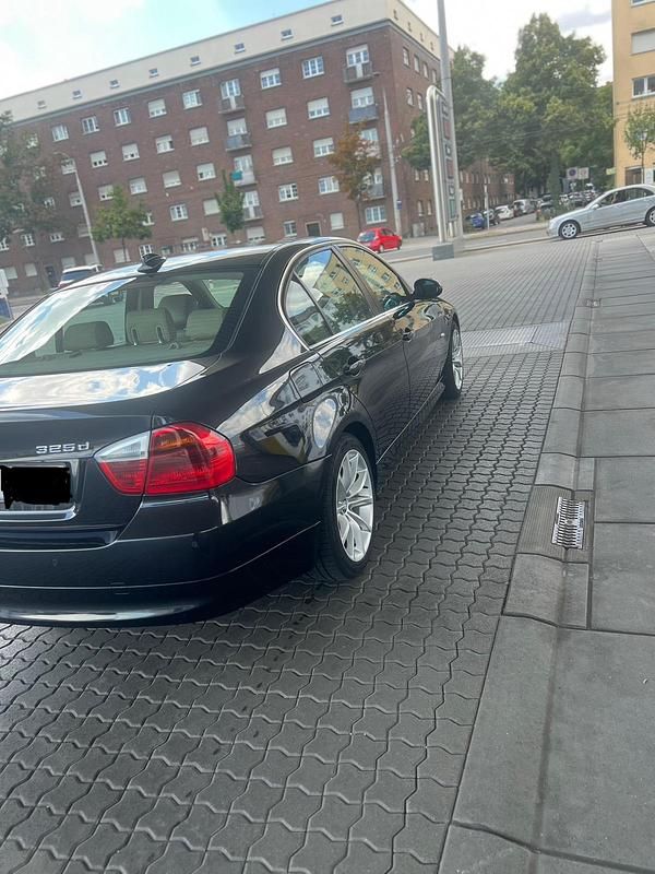 Schwarz Gebraucht 2008 BMW 325 Limousine | 5.850 € - Bild 1/4