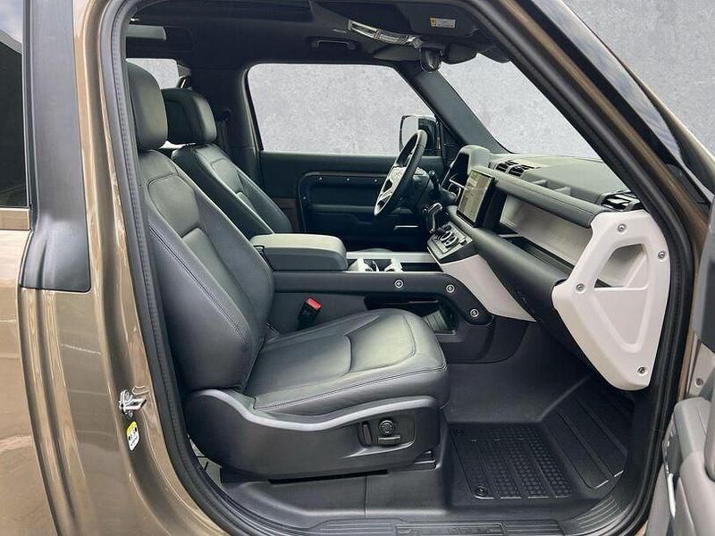 Gebraucht Land Rover Defender SE Dynamic 249 PS (183 kW) 2025 Gondwana stone SUV