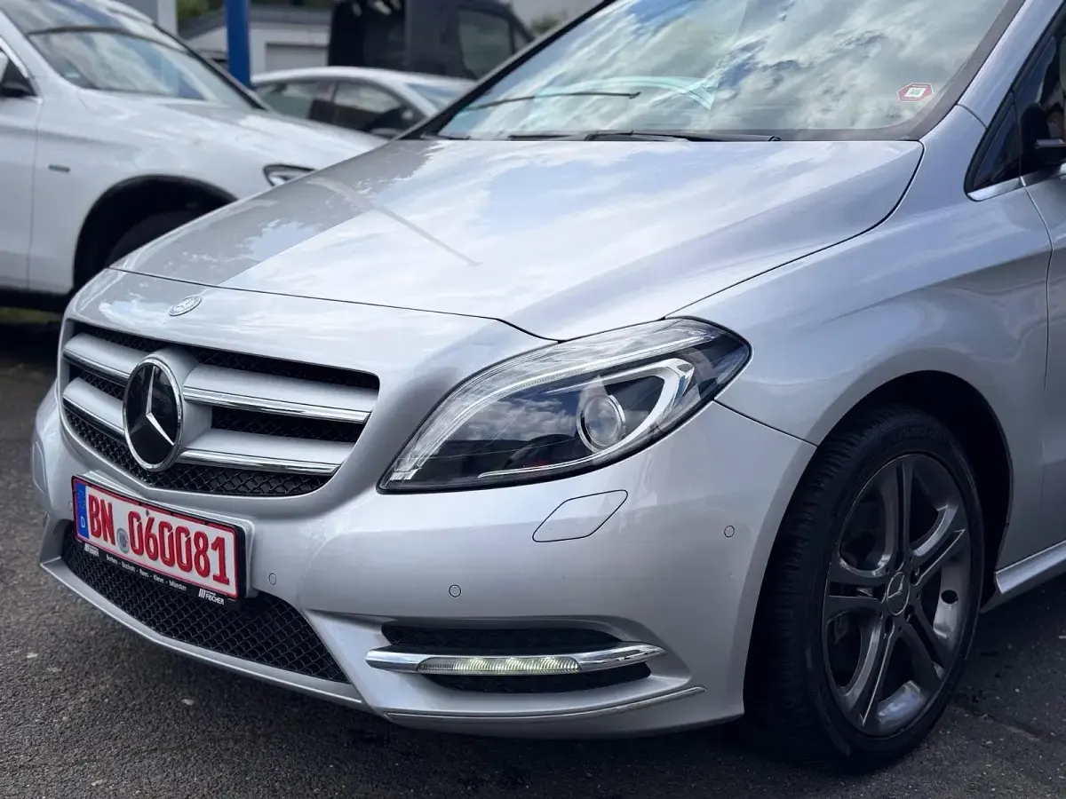 Gebraucht Mercedes B200 AMG line 136 PS (100 kW) 2012 Silber Van / Kleinbus