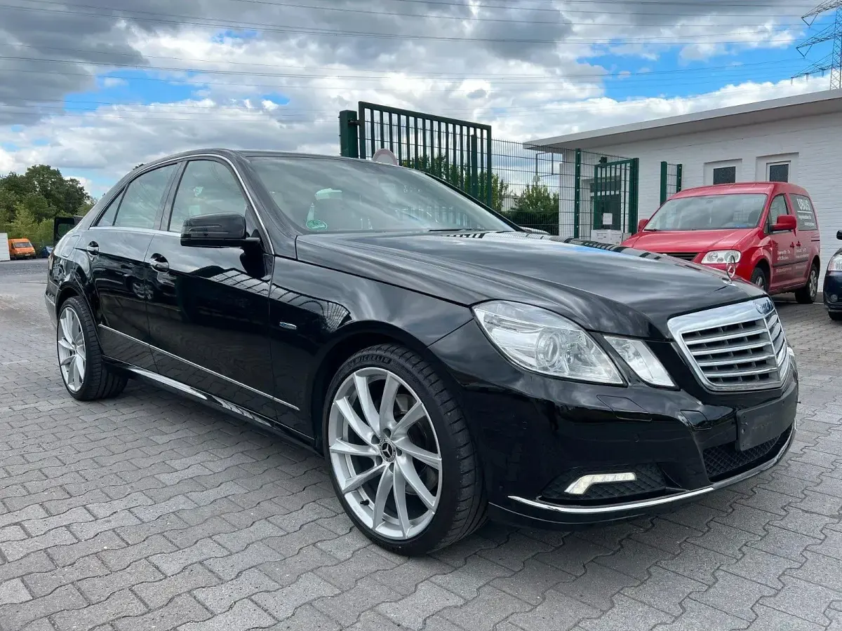 Gebraucht Mercedes E350 292 PS (214 kW) 2009 Schwarz Limousine