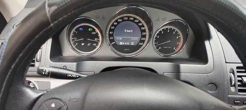 Gebraucht Mercedes C180 140 PS (102 kW) 2010 Blau Limousine