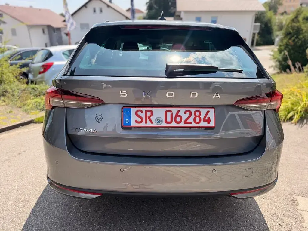 Gebraucht Skoda Octavia Selection 150 PS (110 kW) 2024 Grau Kombi